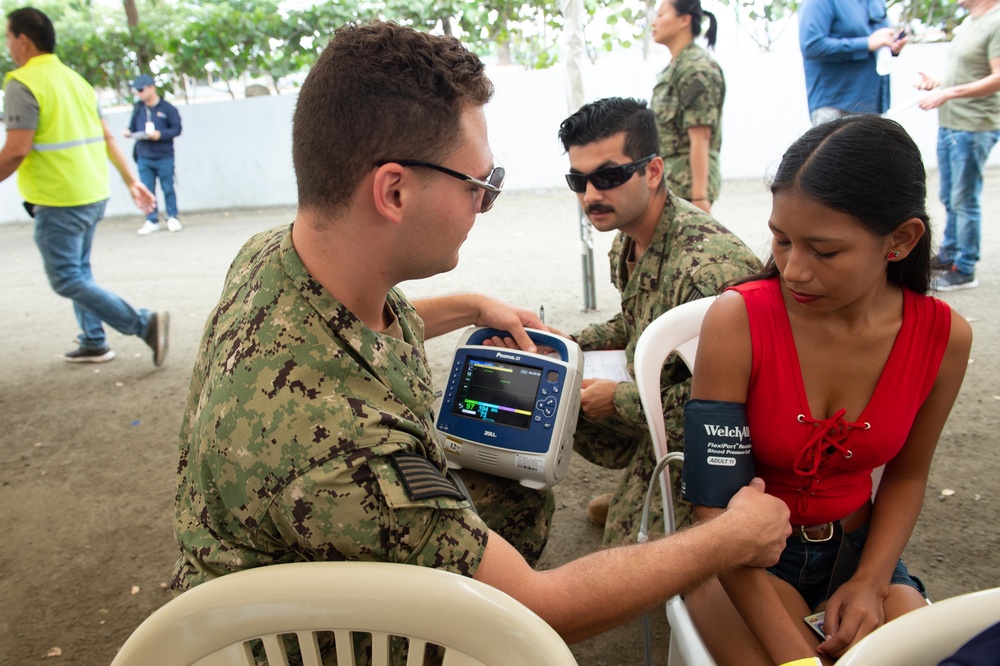 Sailors Provide Medical Assistance