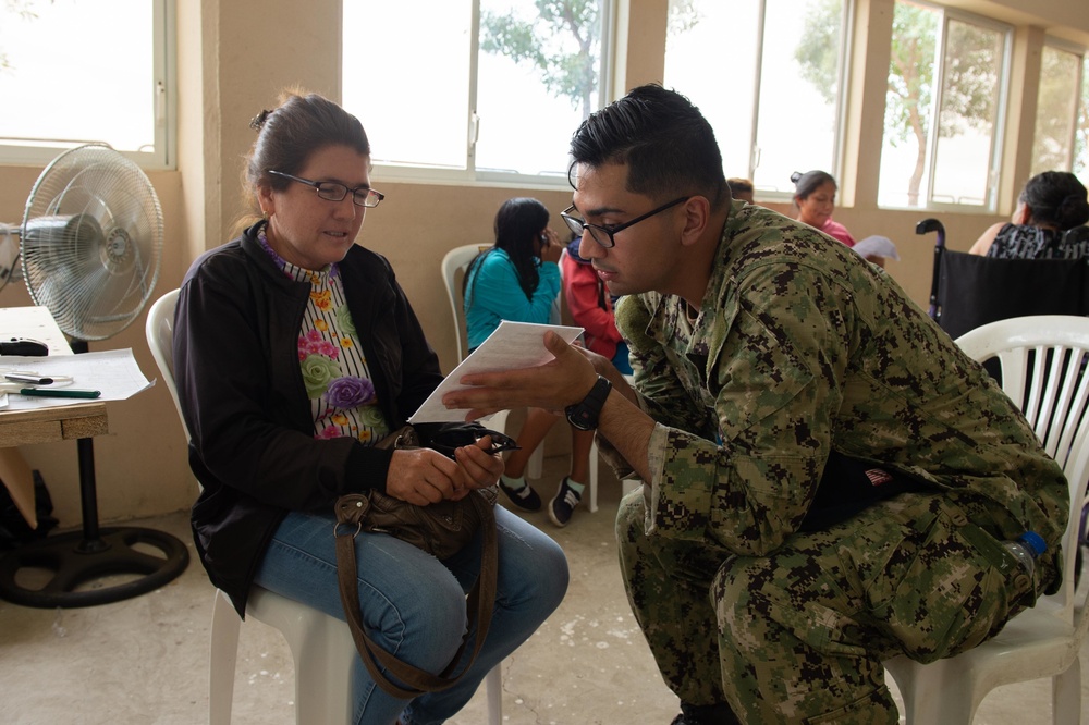 Sailors Provide Medical Assistance