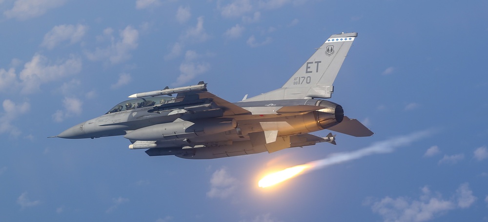 DVIDS - Images - Fighting Falcon Fires Flare Over Florida [Image 7 of 15]