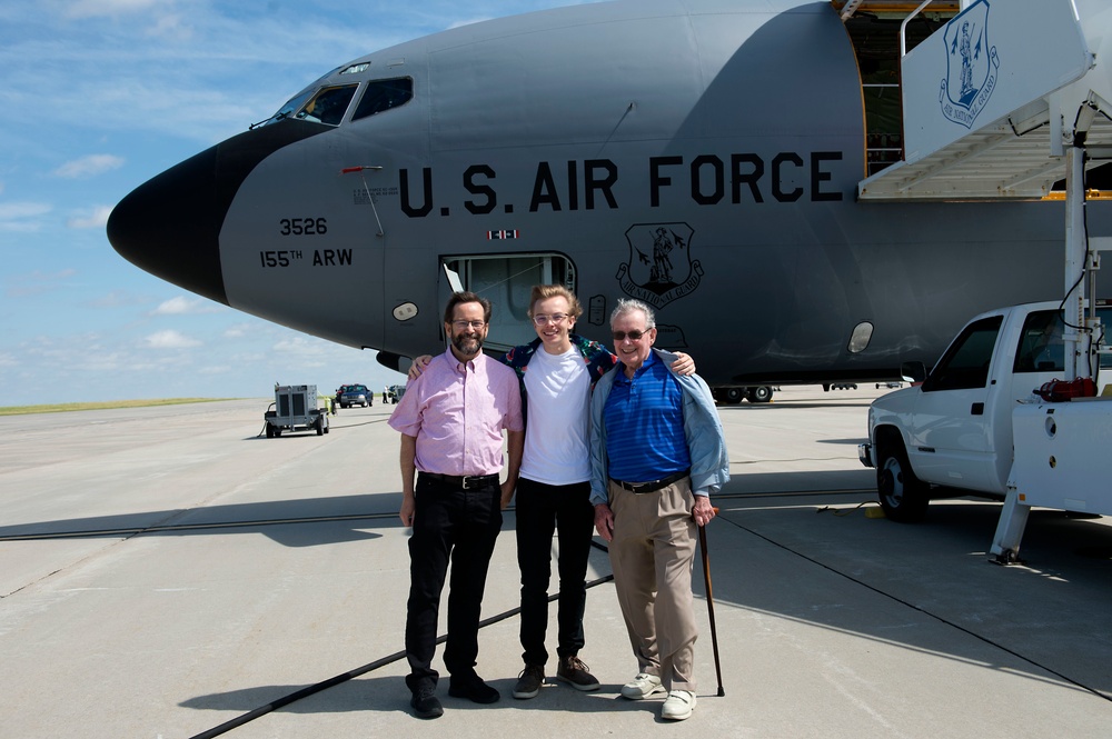 Home Again: Vietnam Veteran Returns to KC-135R Stratotanker