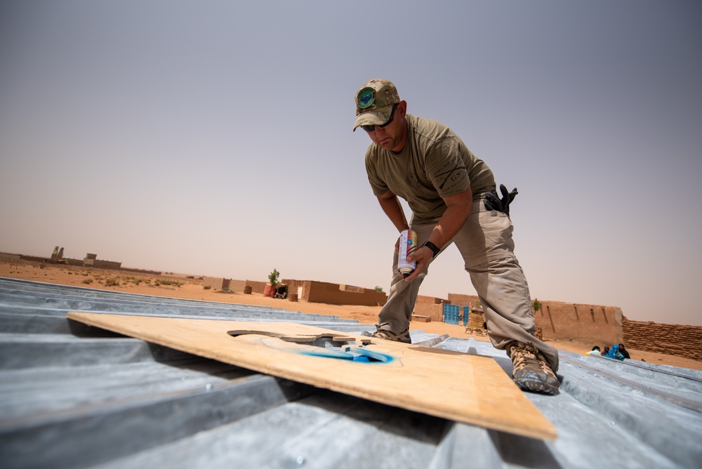 AB201 civil engineers build classrooms for Agadez villages