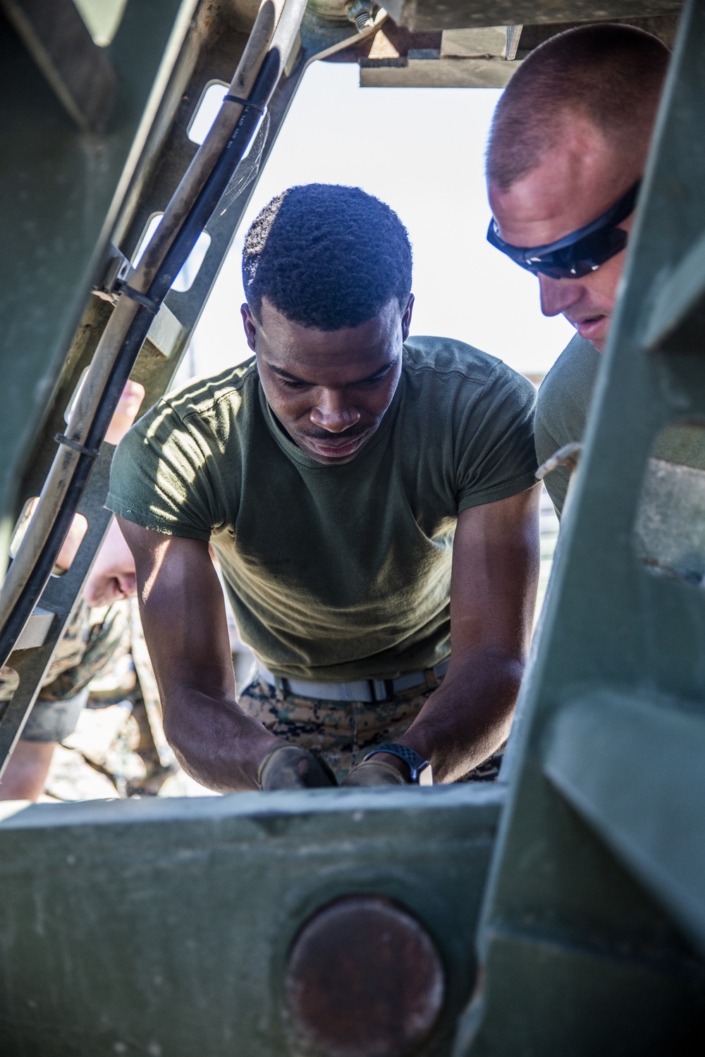 MWSS-372 Marines perform vehicle licensing course