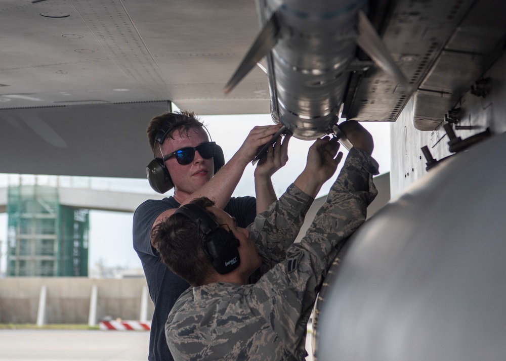 Dvids - Images - Weapons Load Crew Competition [image 16 Of 20]