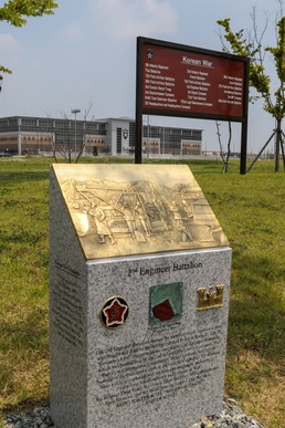2IDRUCD Soldiers dedicate a monument to 2BEB