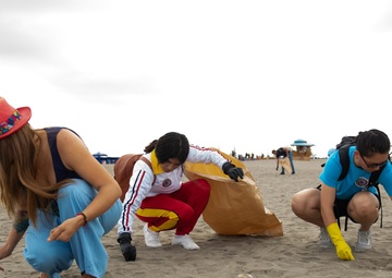 USNS Comfort Beach Clean-Up