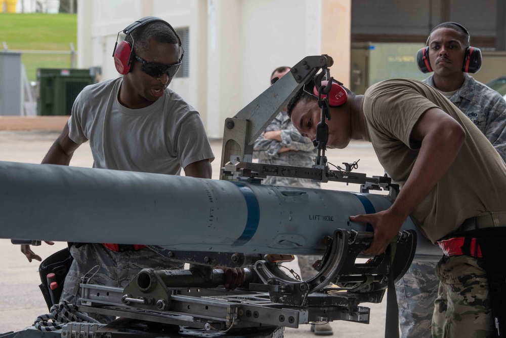 Weapons Load Crew of the Quarter