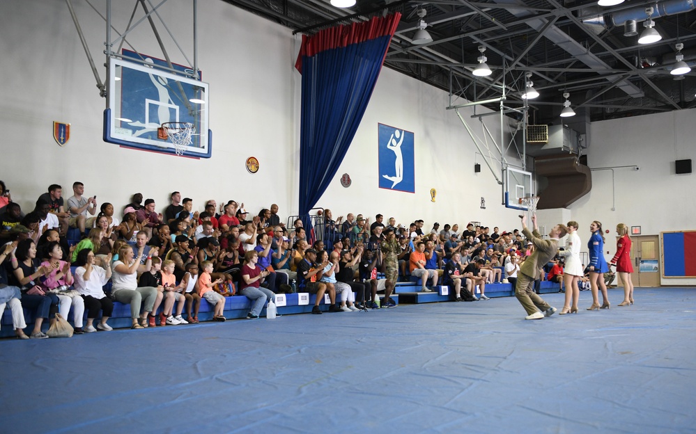 USO Show Troupe Performs for Area IV in South Korea