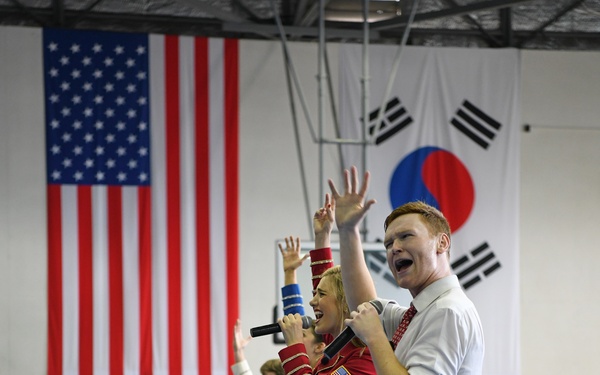 USO Show Troupe Performs for Area IV in South Korea