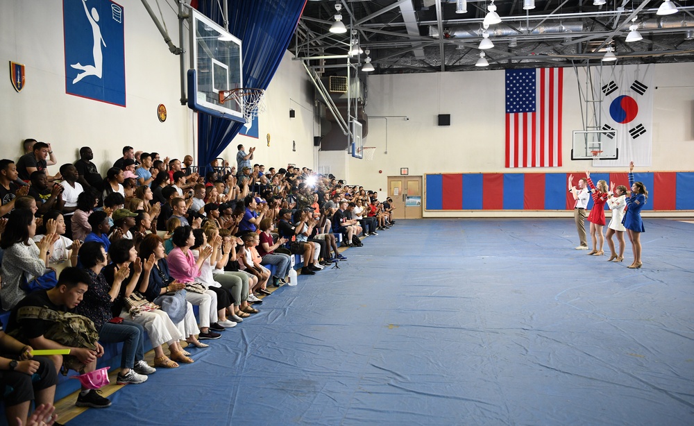 USO Show Troupe Performs for Area IV in South Korea