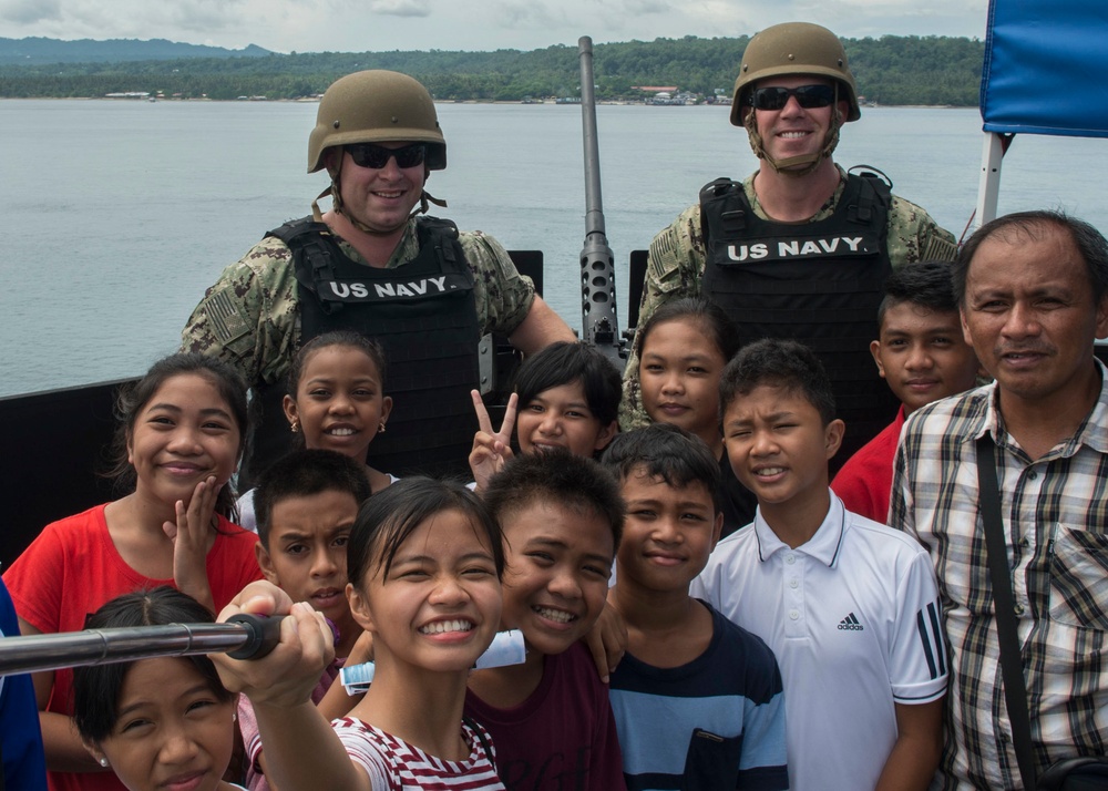 USS Montgomery Hosts Ship Tours in Davao City