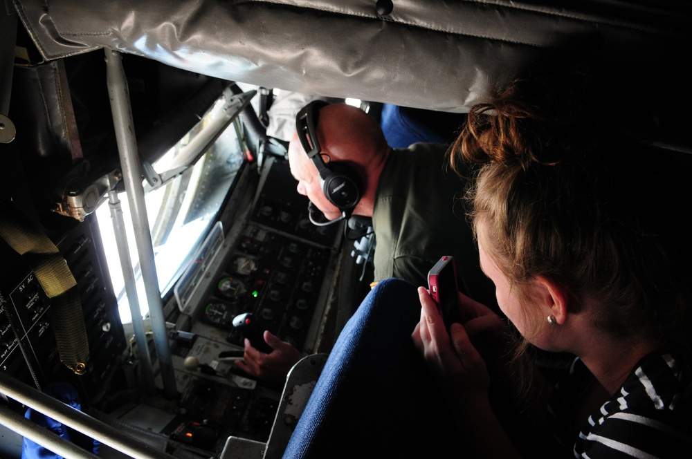 Scouts get close look at air refueling mission
