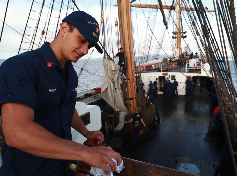 CGC Eagle arrives in the Azores