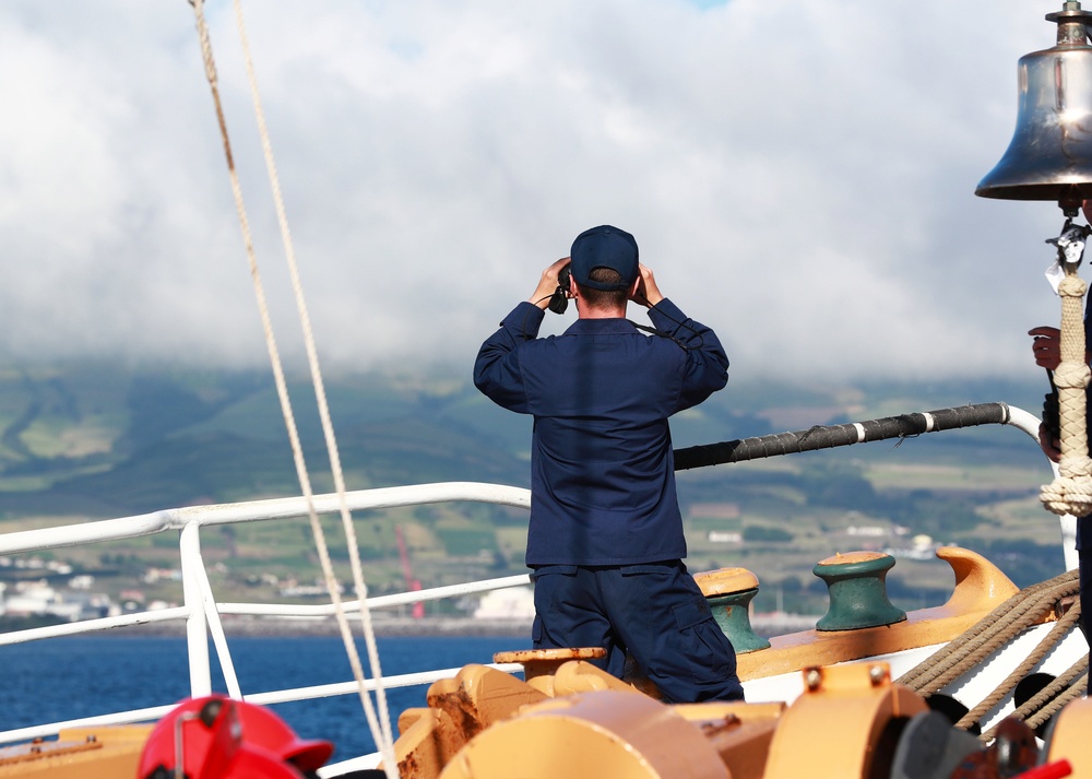 CGC Eagle arrives in the Azores