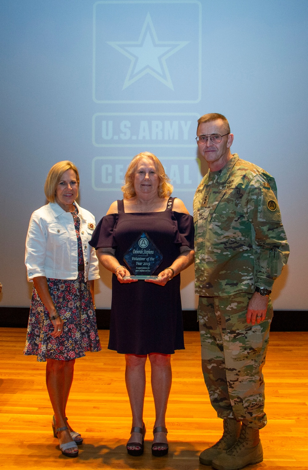 1st TSC Hosts U.S. Army Central Volunteer Award Ceremony