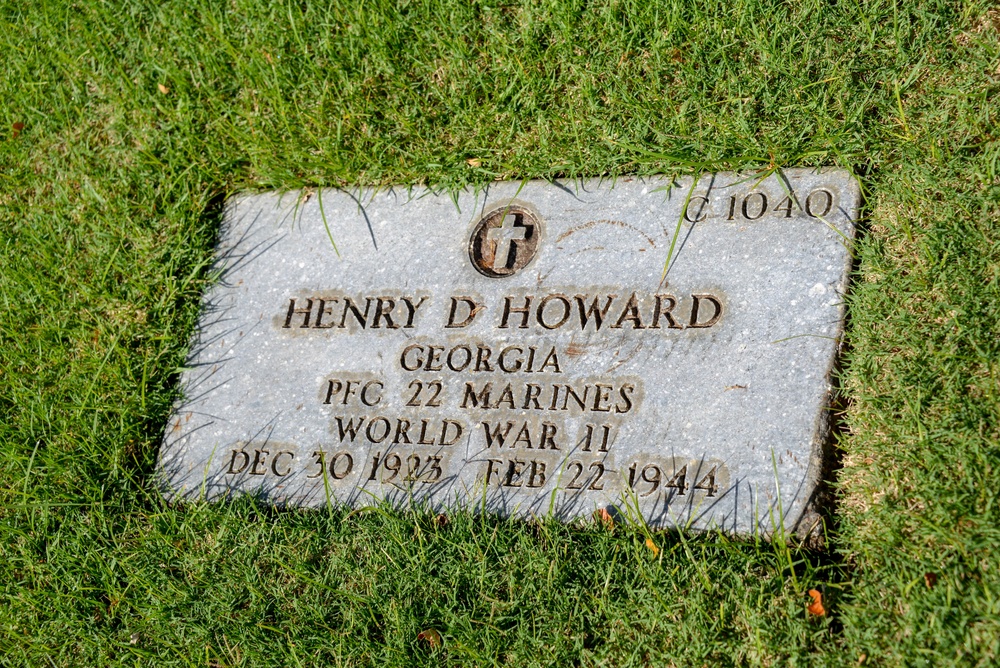 The grave of Private 1st Class Henry Durwood Howard