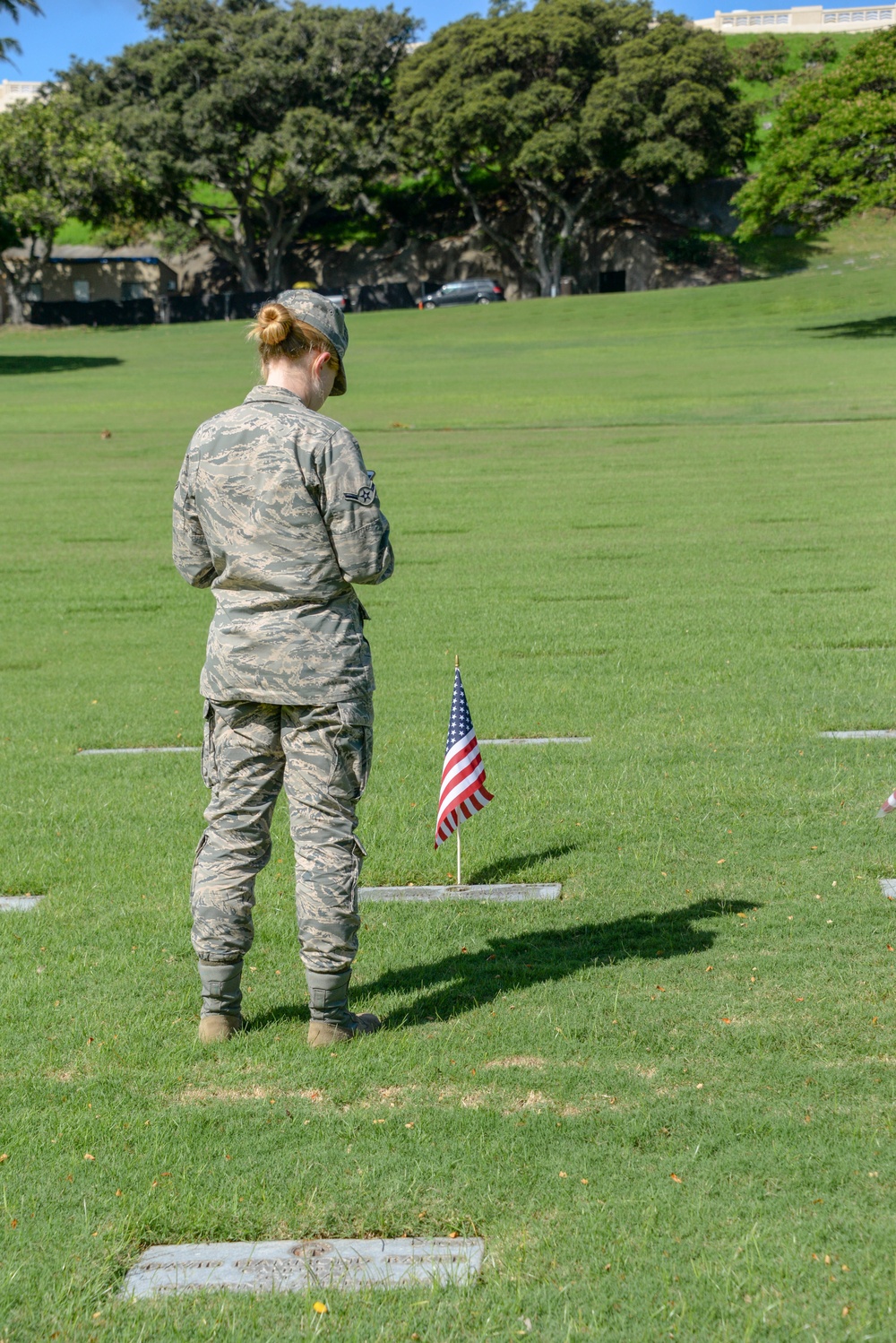 Tennessee Airman visits grave of World War II relative in Hawaii