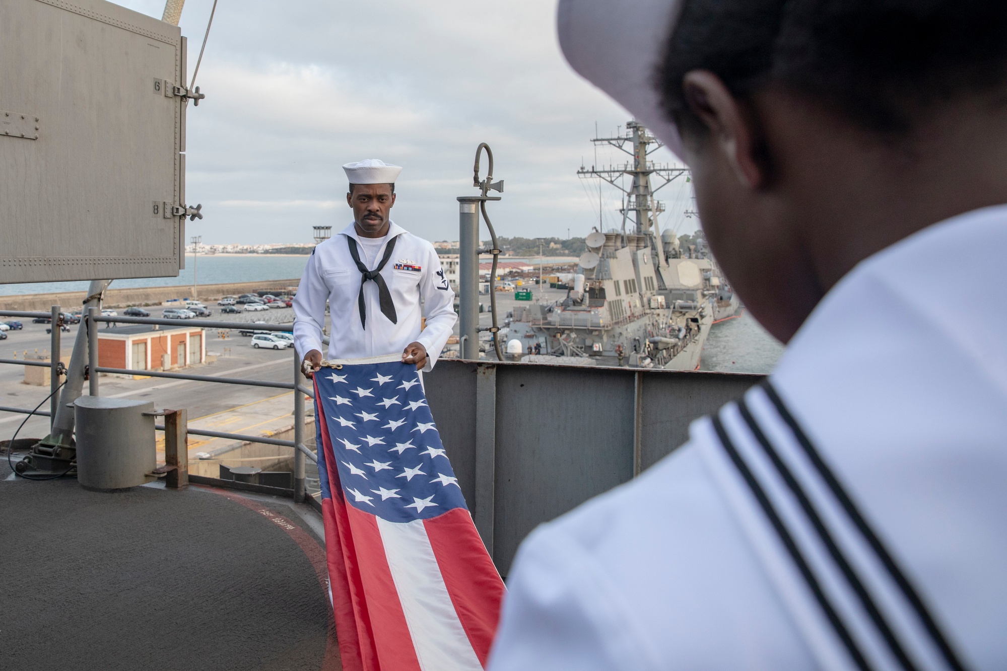 DVIDS - Images - USS Kearsarge Color Guard Presents the Colors at