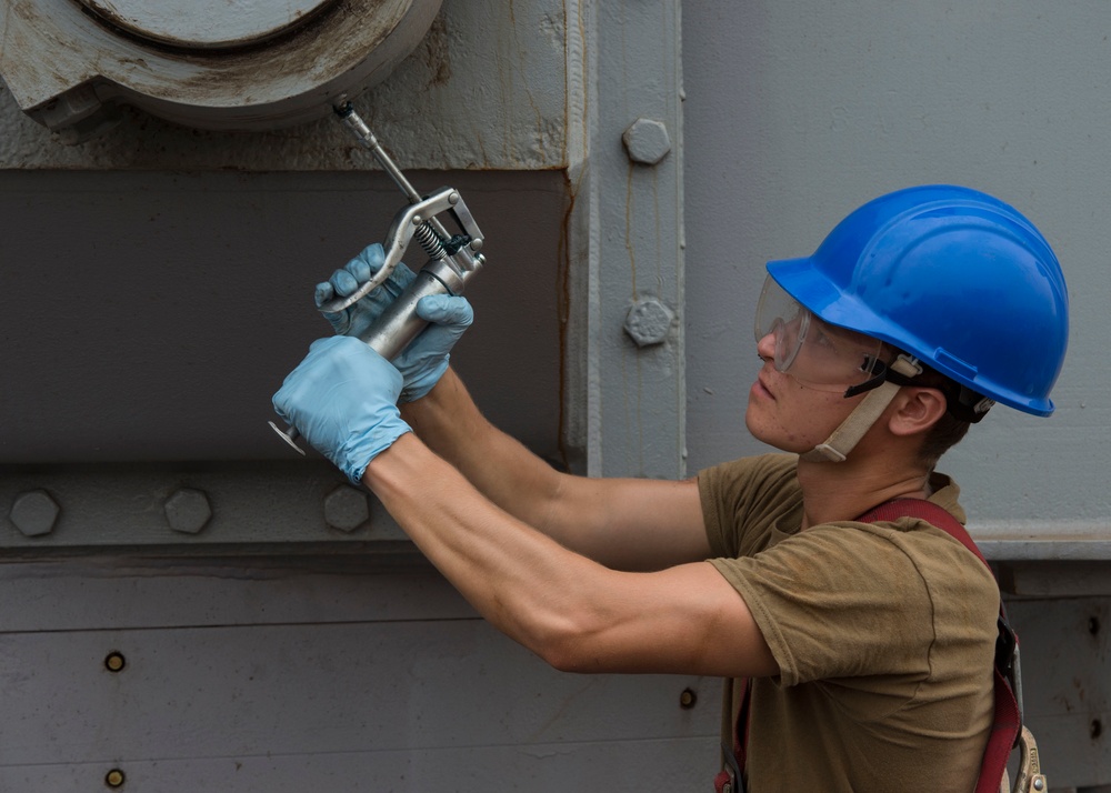 Crane Operations Aboard USS Harper's Ferry