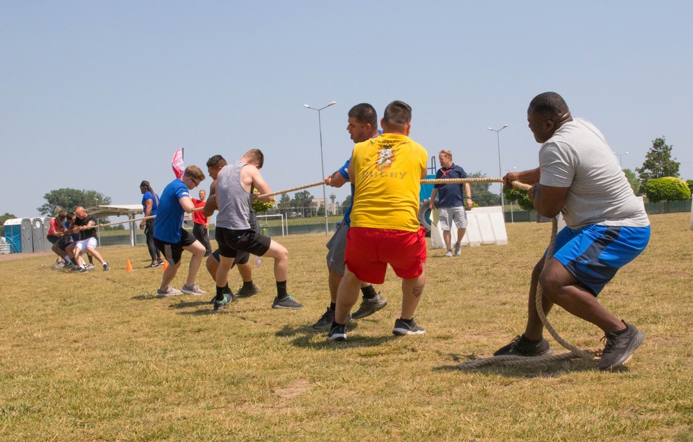 American Gladiators visit Soldiers for 4th of July