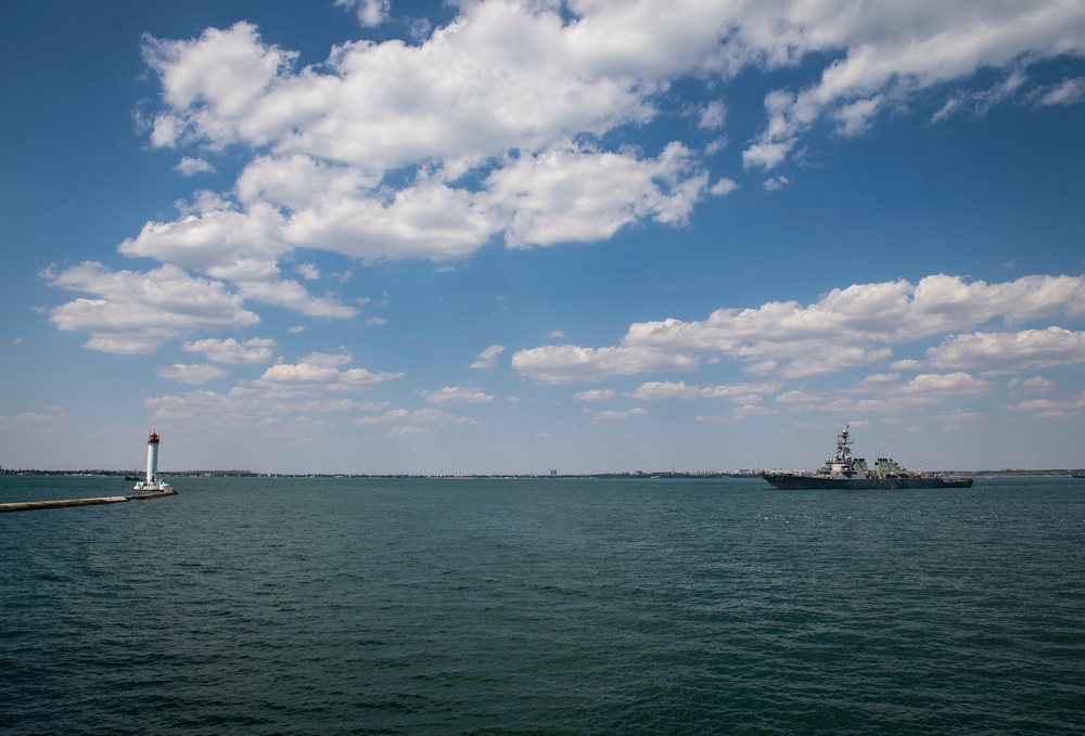 Sea Breeze 2019 - USS Carney (DDG 64) pulls into Odesa, Ukraine