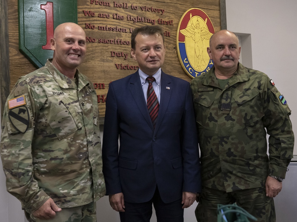 Minister of National Defense of Poland, Mariusz Błaszczak and Lt. Gen. Jaroslaw Mika visit Military installation