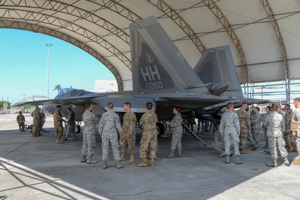Tennessee Airmen receive exclusive tour of F-22 Raptor