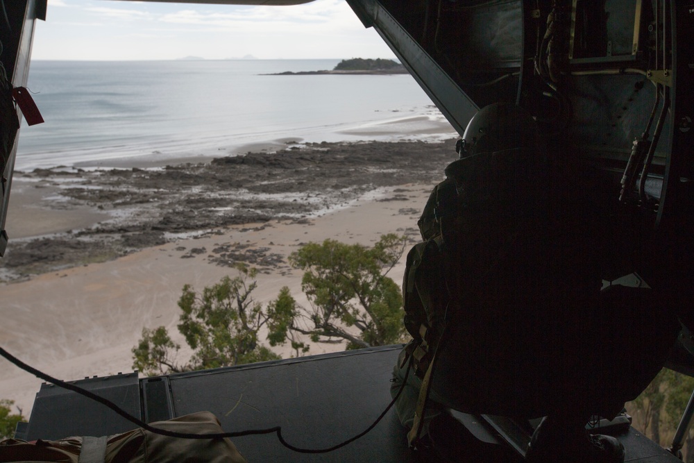 31st MEU Reconnaissance Marines conduct recon and surveillance insert