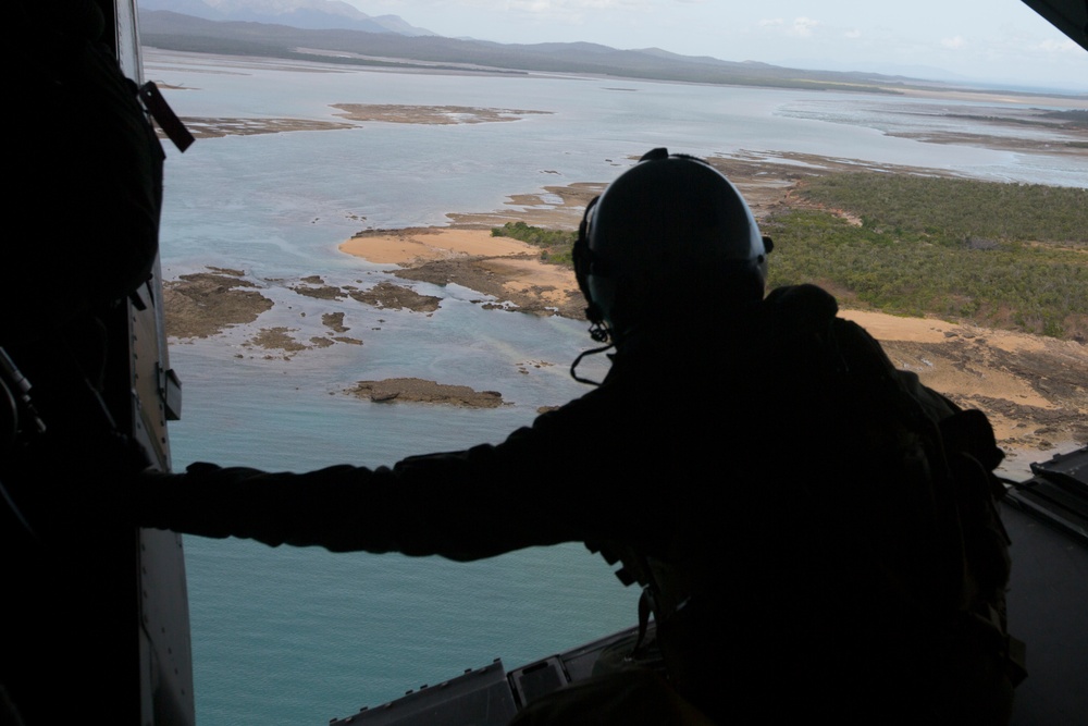 31st MEU Reconnaissance Marines conduct recon and surveillance insert