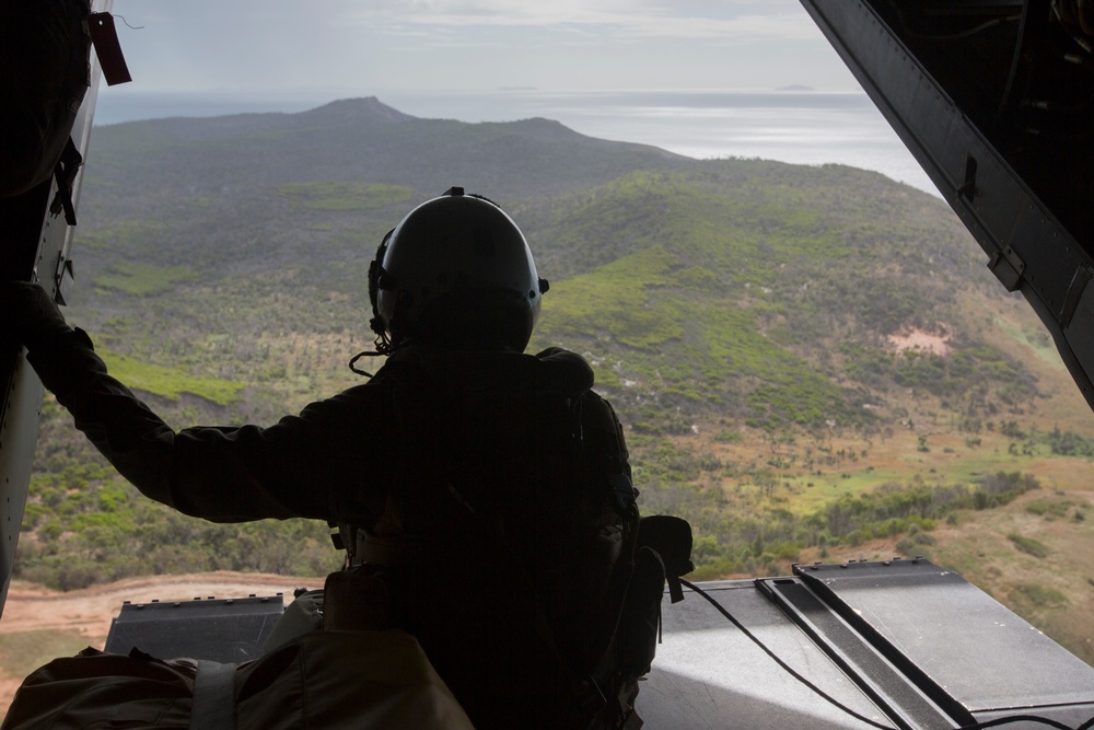 31st MEU Reconnaissance Marines conduct recon and surveillance insert
