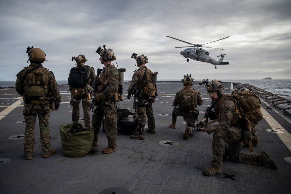 31st MEU Force Reconnaissance Marines execute VBSS