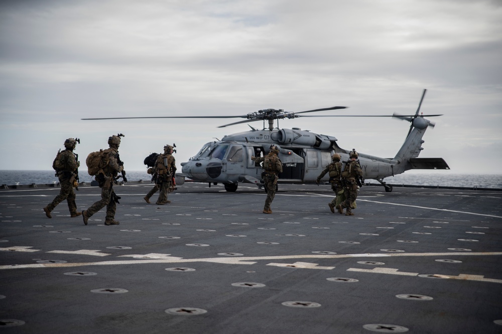 31st MEU Force Reconnaissance Marines execute VBSS