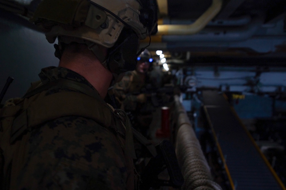 31st MEU Force Reconnaissance Marines execute VBSS