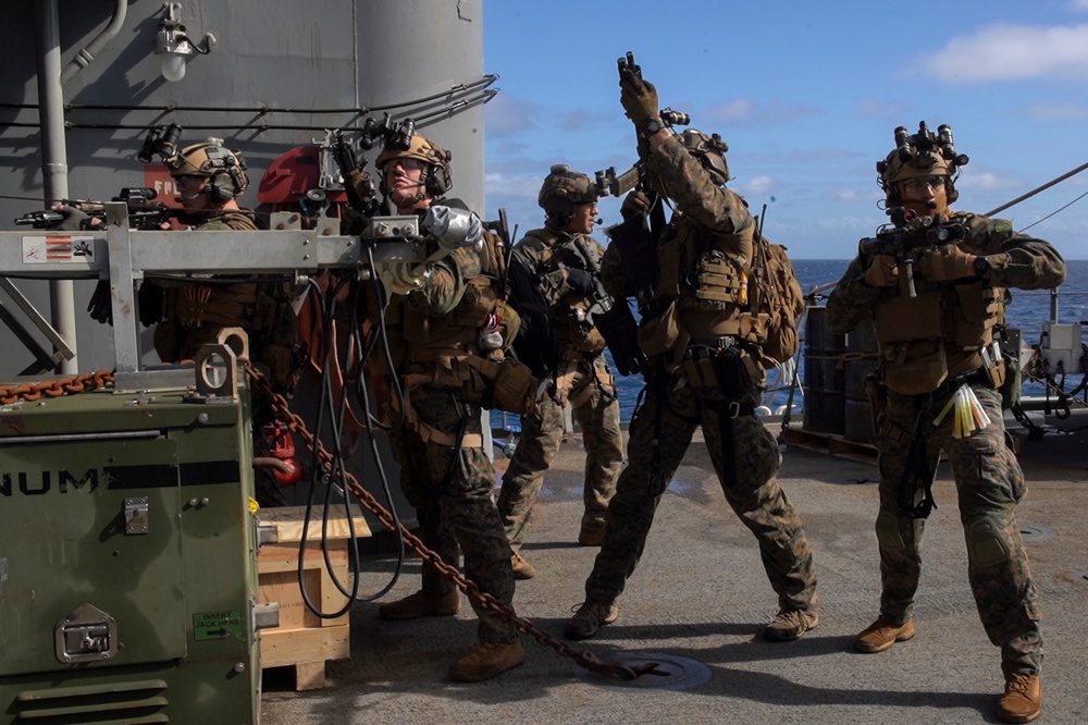 31st MEU Force Reconnaissance Marines execute VBSS