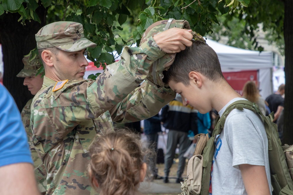 U.S. Soldiers participate in Freedom Festival