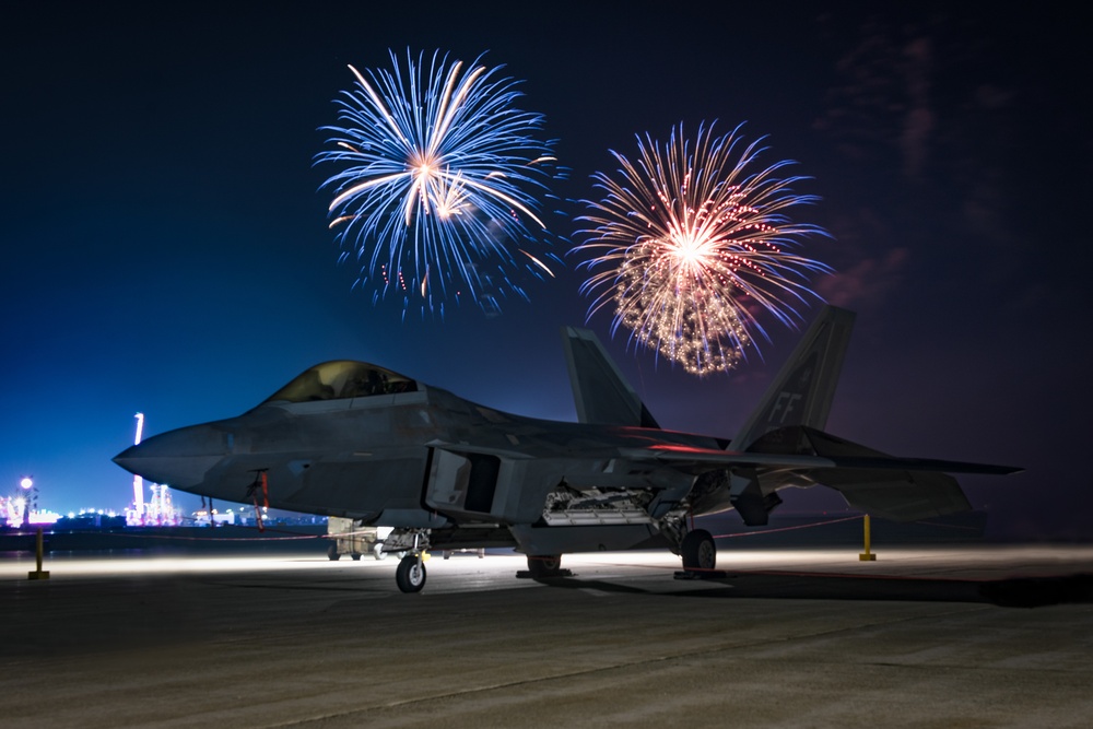 F-22 Lights up the 4th of July