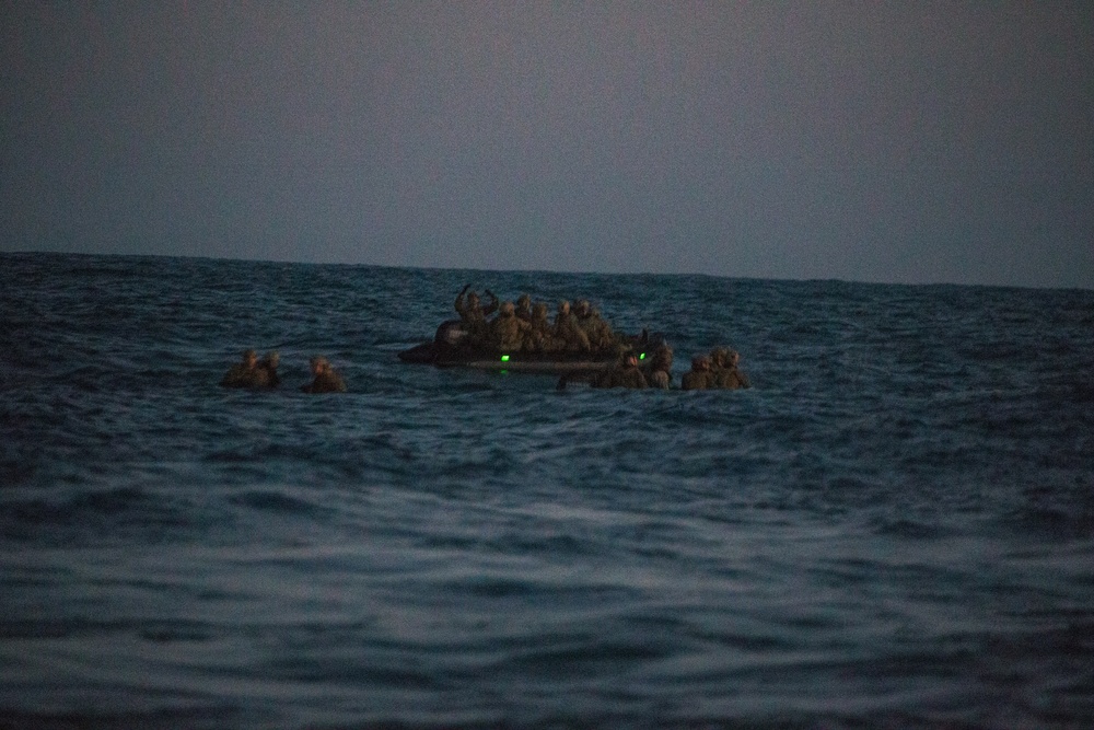 31st MEU Marines conduct amphibious insert into reconnaissance, surveillance
