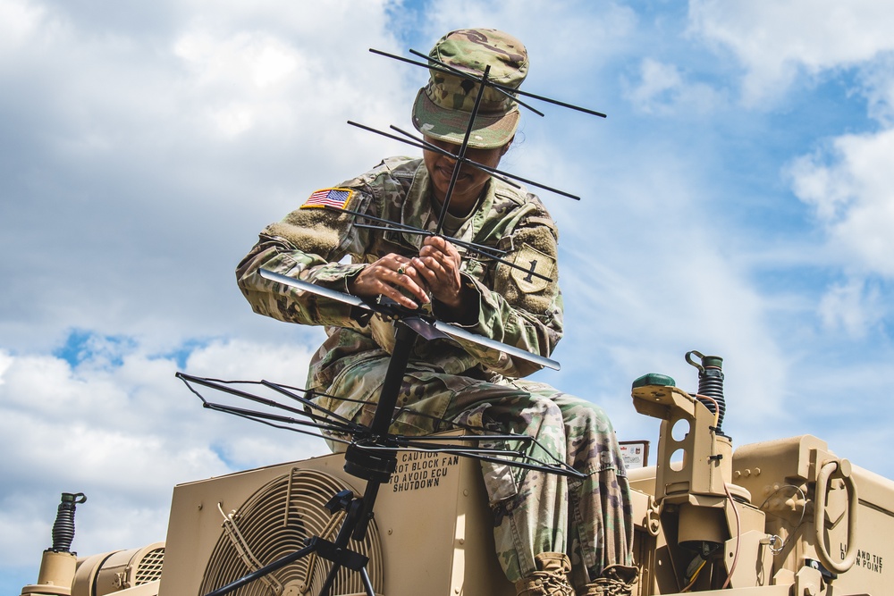 1CAB Soldiers Setting up the Tactical Command Post