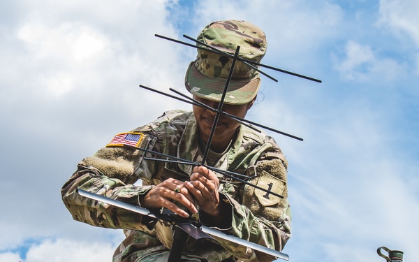 1CAB Soldiers Setting up the Tactical Command Post