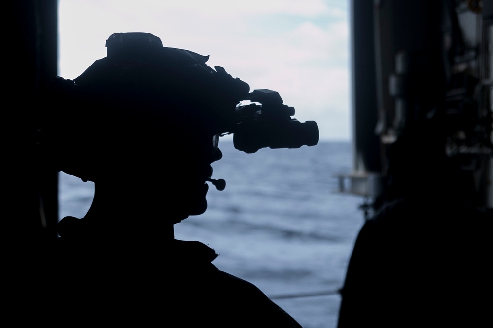 USS Green Bay provides support during 31st MEU VBSS