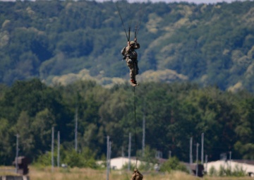 435th AGOW and 16th SB parachute over Ramstein