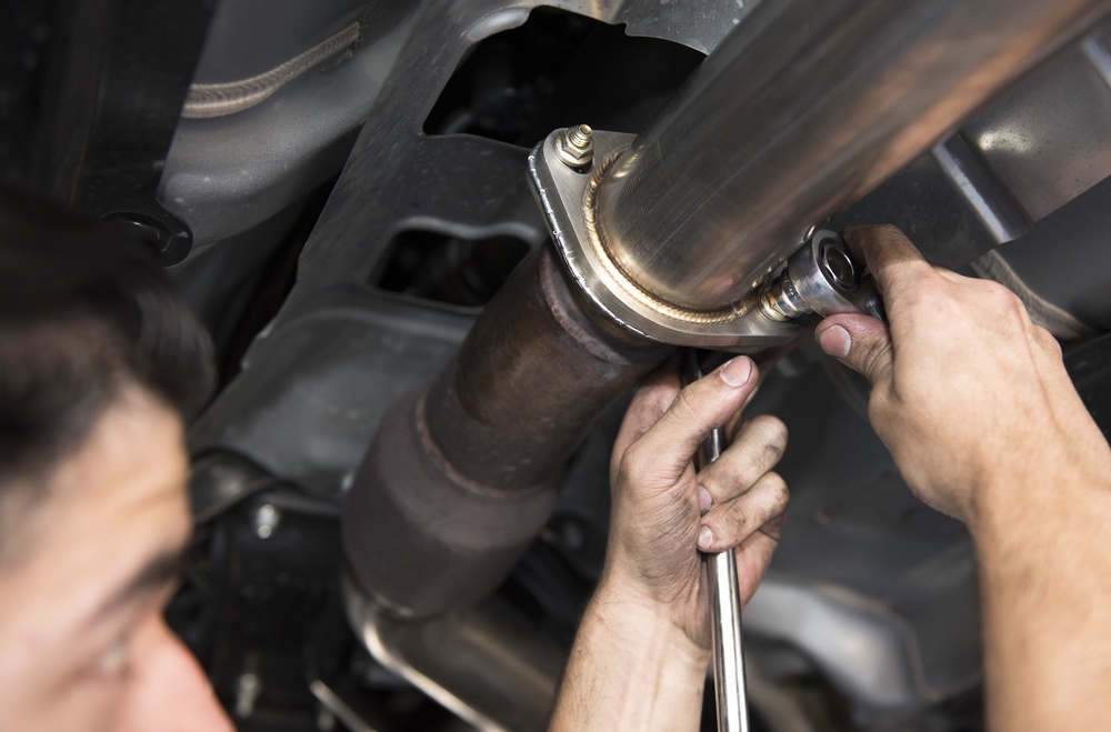 Airmen use Auto Hobby Shop for cheaper car repairs