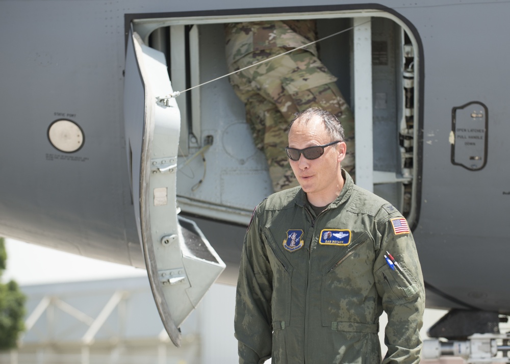 Col. Dan Boyack performs &quot;fini-flight&quot; at Roland R. Wright ANG Base