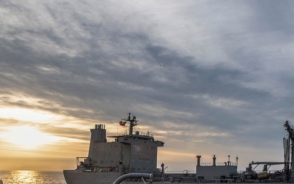 USS Michael Murphy and CNS Araucano Conduct RAS During Teamwork South