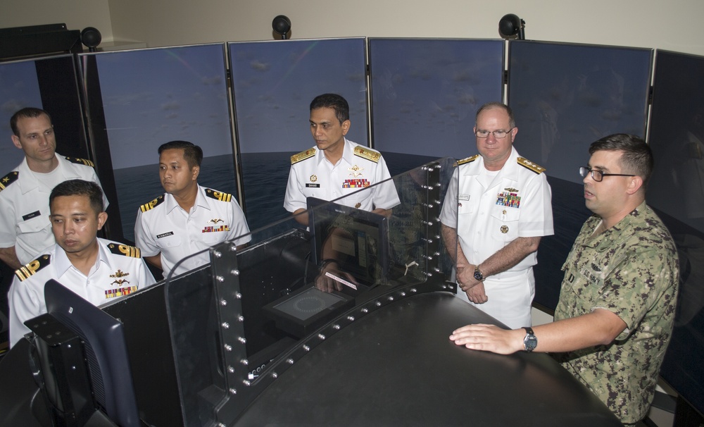 U.S, Royal Malaysian Navy Conduct Staff Talks