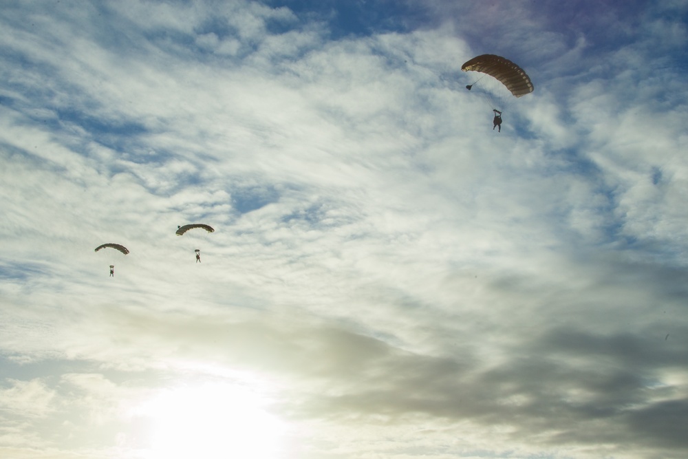 31st MEU Marines conduct HALO insert into Shoalwater Bay Training Area