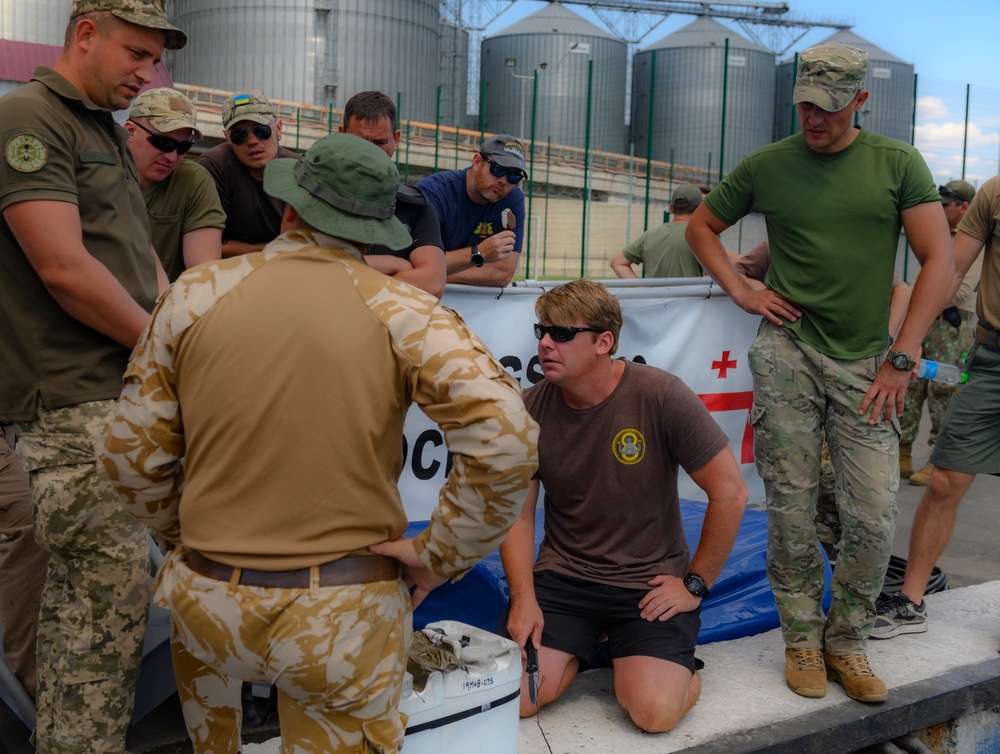 EODMU 8 Conducts Underwater Waterborne IED Drills During Sea Breeze 2019