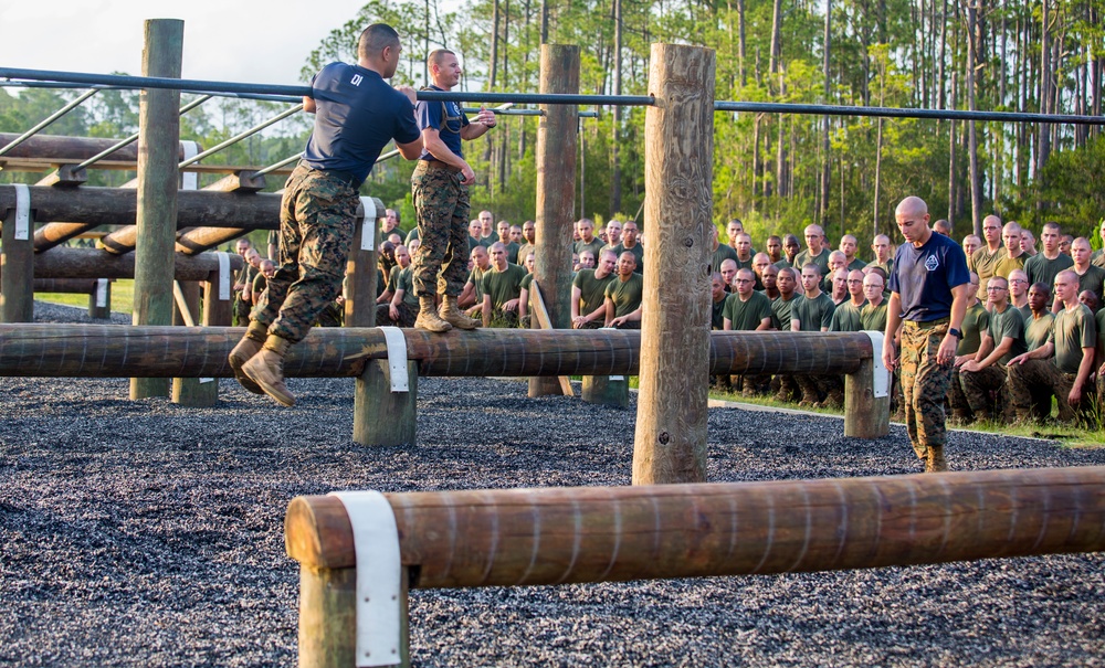 DVIDS - Images - Lima Company Obstacle Course [Image 4 of 19]