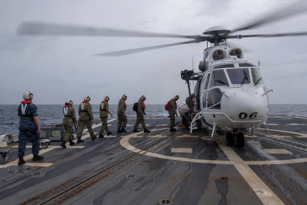 USS MOMSEN Conducts Replenishment-at-Sea