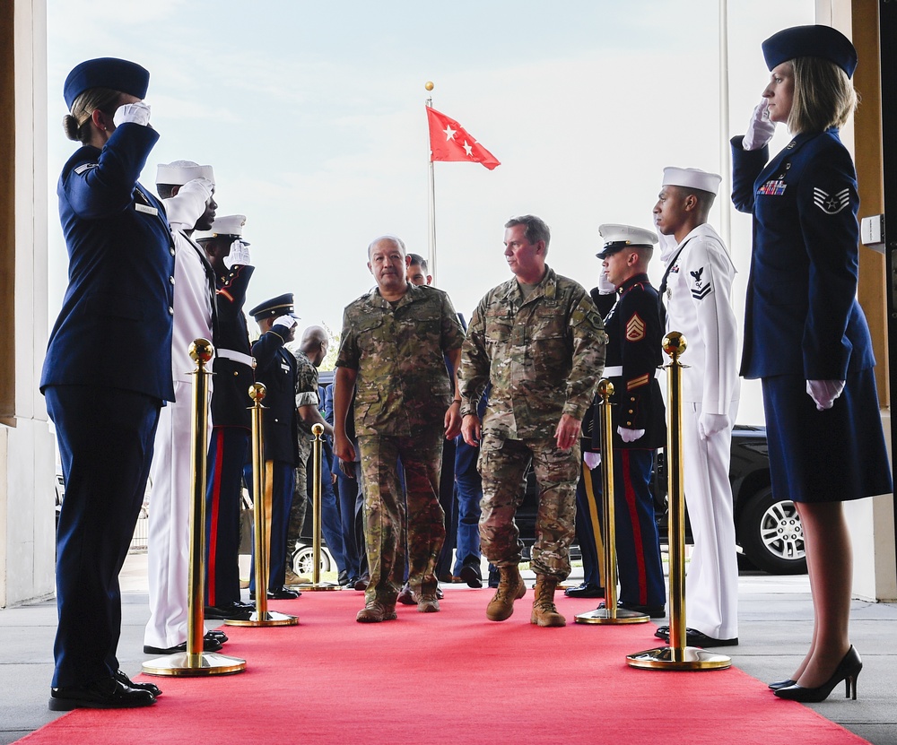 Uzbekistan’s Minister of Defense visits USCENTCOM