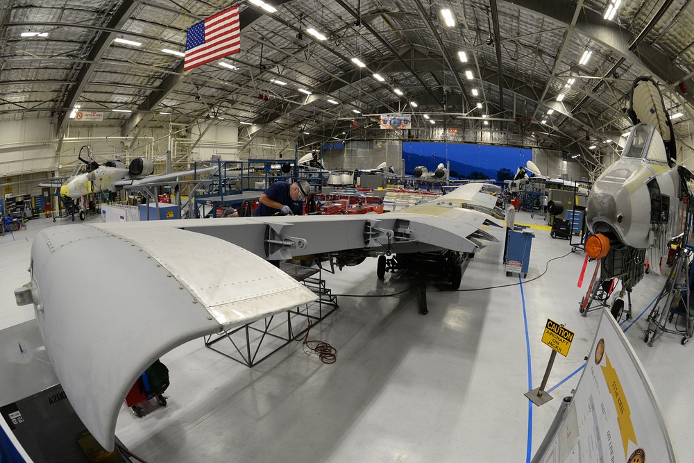 A-10 Thunderbolt maintenance